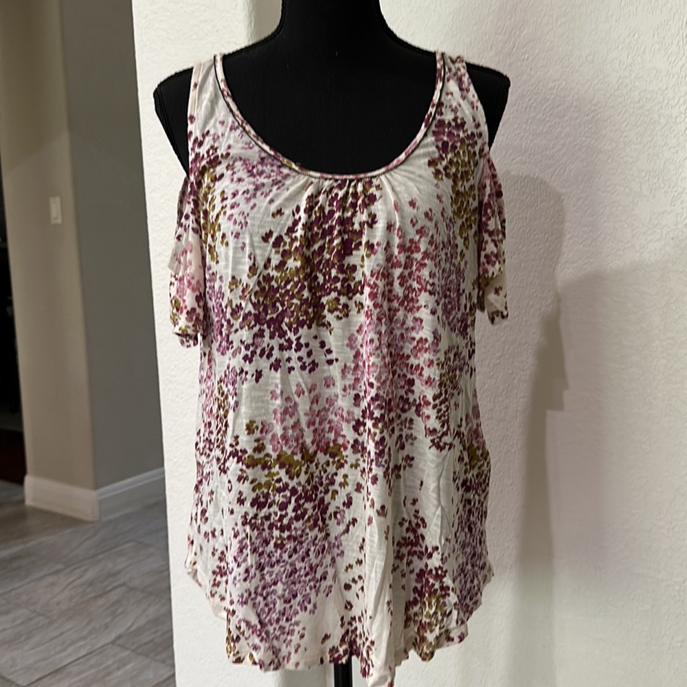 Lucky - like new - cold shoulder top size M